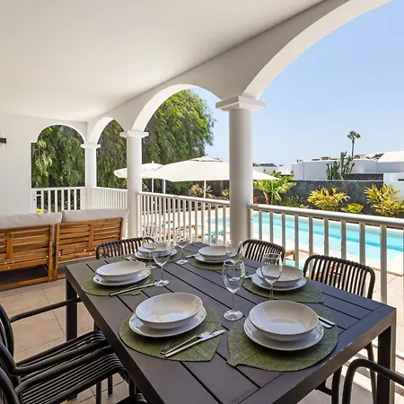 Villa Amara - Sea Views & Private Heated Pool * Playa Blanca (Lanzarote)