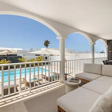 Villa Amara - Sea Views & Private Heated Pool