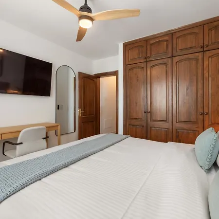 Villa Amara - Sea Views & Private Heated Pool *