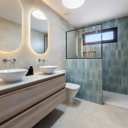 Villa Amara - Sea Views & Private Heated Pool Playa Blanca (Lanzarote)