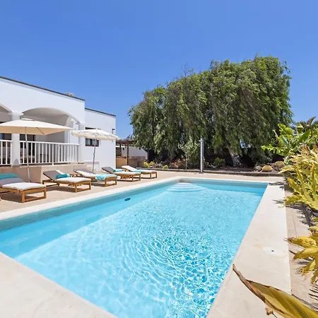 Villa Amara - Sea Views & Private Heated Pool Villa *